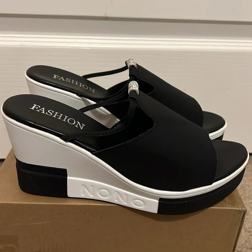 NWOT Women’s Black Wedge Sandals